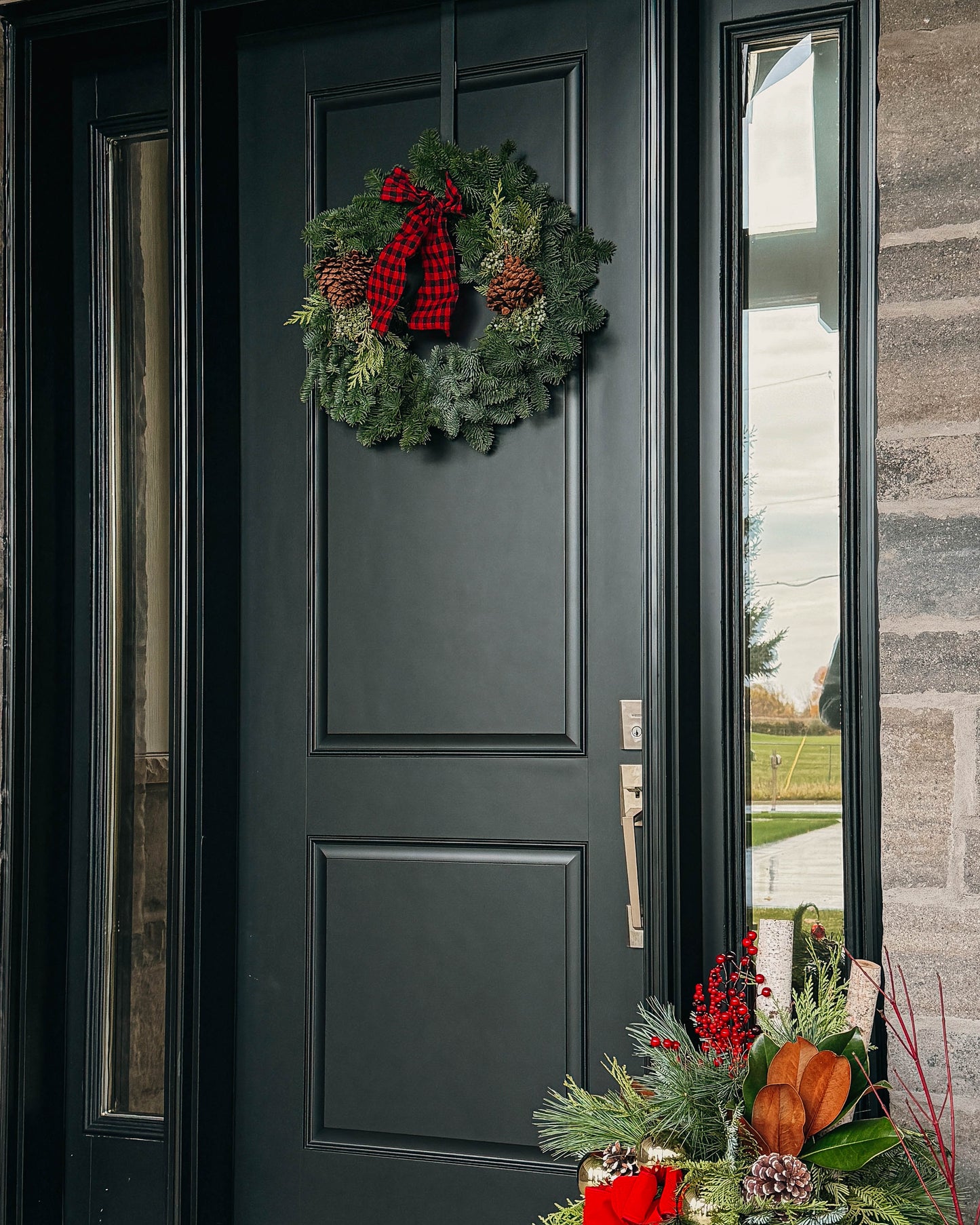 Cabin Christmas Wreath - 24 Inch